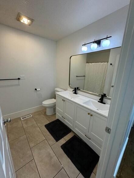Building Photo - 1218 Fort Dr