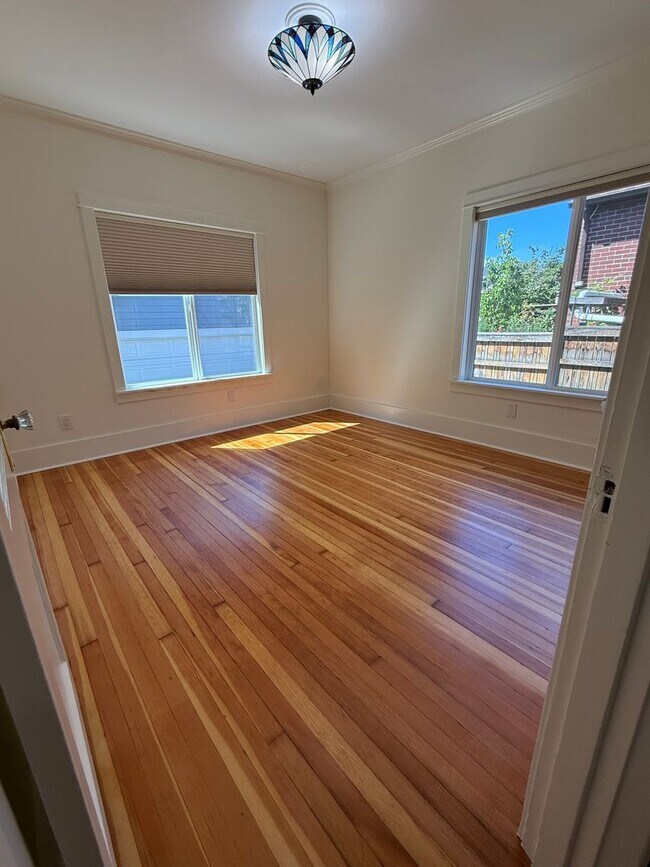 Building Photo - 2BR + Office Seward Park Home w/ A/C & 125...