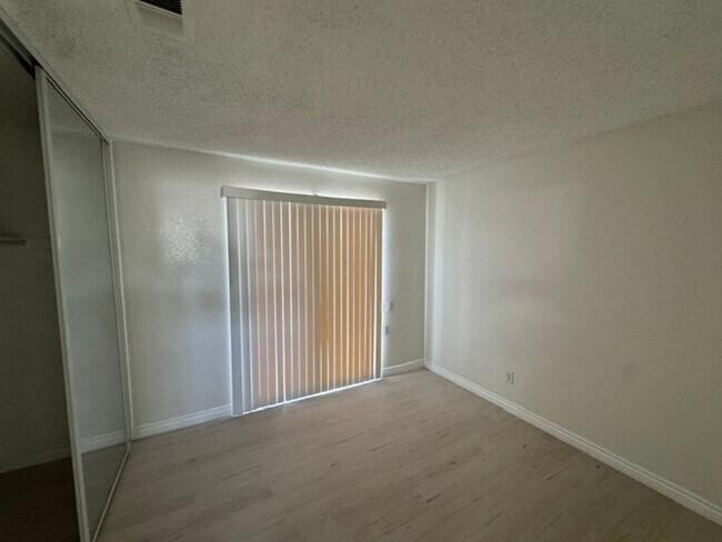 Building Photo - 409 Wimbledon Dr