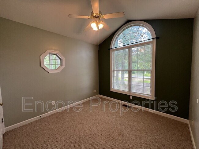 Building Photo - 1008 Elmsleigh Way