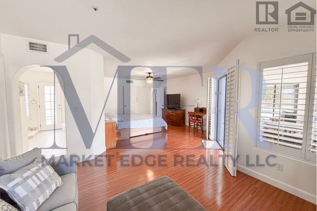 Building Photo - 3Bed/2Bath Furnished Home w/Stunning Backy...