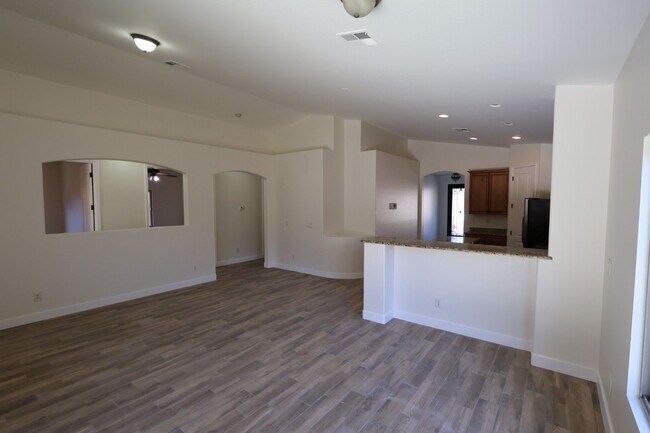 Building Photo - Remodeled 4 Bed 2 Bath Home.