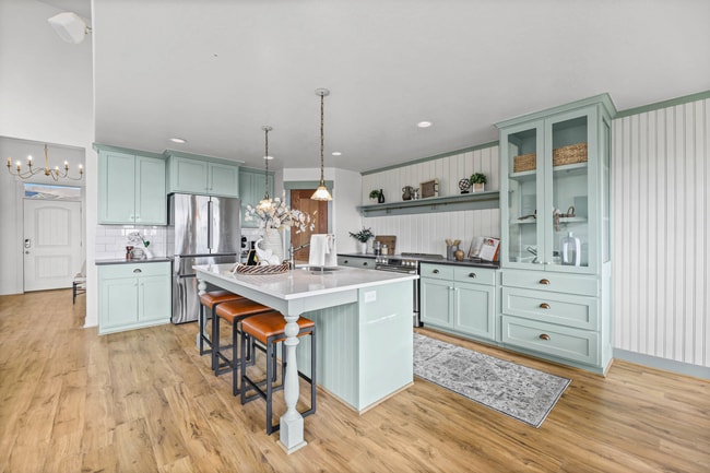 Building Photo - Beautiful 6-Bedroom Home in Eagle Mountain!