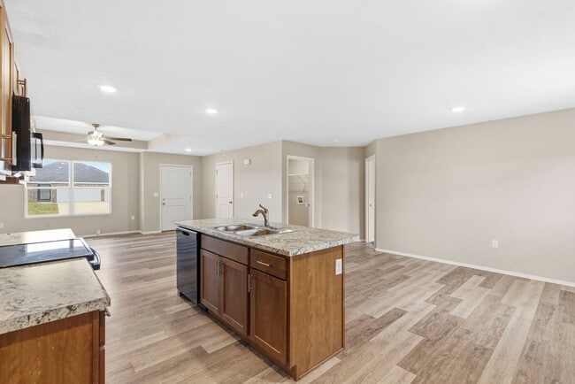 Building Photo - 3 Bedroom Home - Monett MO