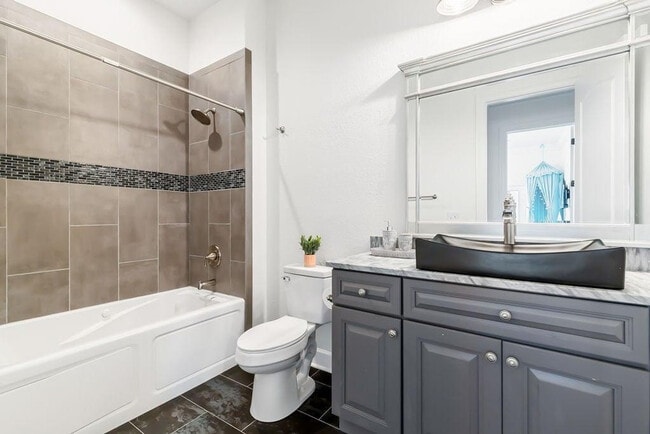 Building Photo - 337 Grande Pointe Cir