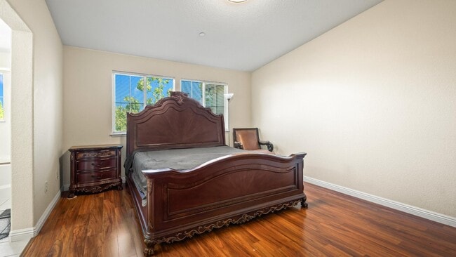 Building Photo - 2862 Pearblossom Dr