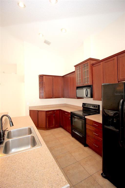 Building Photo - 60 Raintree Cir