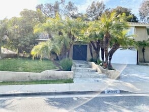 Building Photo - Resort Living in Mission Viejo! Beautiful,...