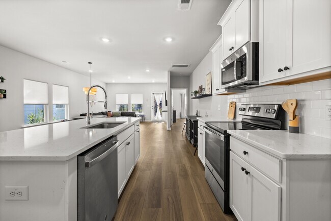 Building Photo - 119 Holloway Hl