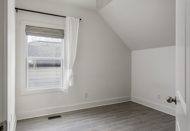 Building Photo - 1014 Argyle Ave