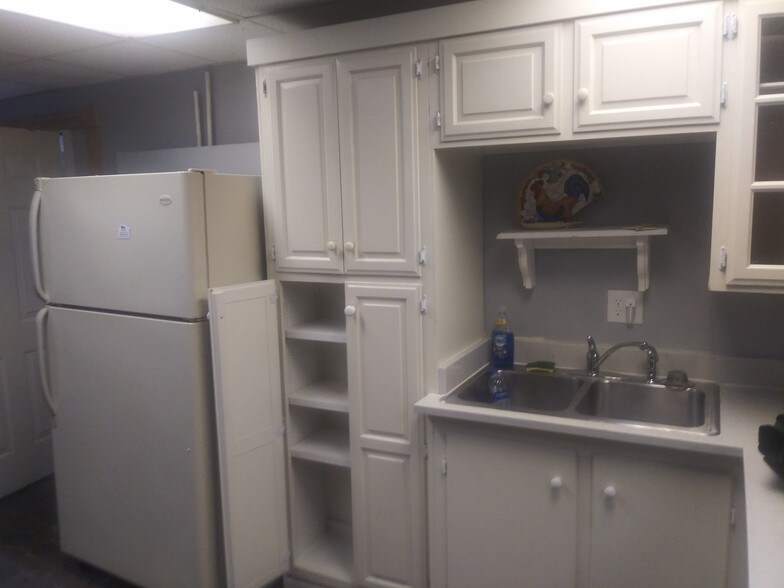 kitchen - 628 Clark Ave