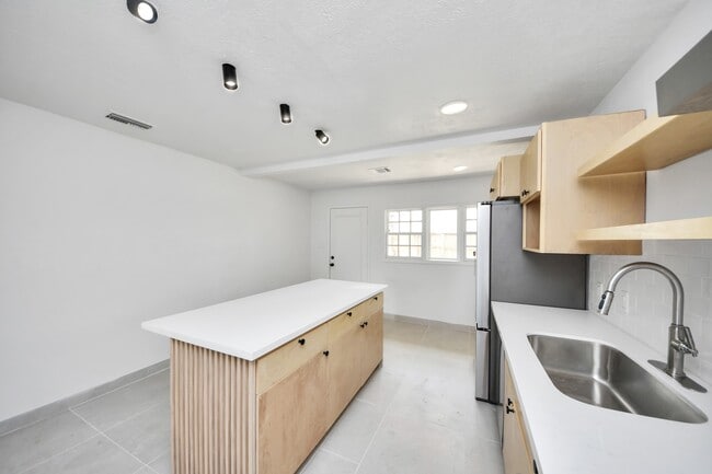 Building Photo - 3726 Las Palmas St