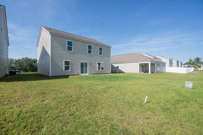 Building Photo - 135 Davila St