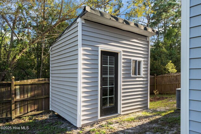 Building Photo - 711 Tuscarora Dr
