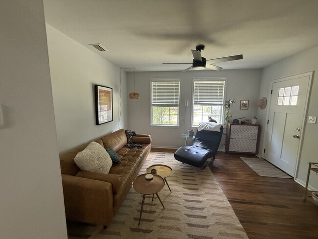 Building Photo - AVAILABLE EARLY JULY:  UPDATED 2 BEDROOM 1...