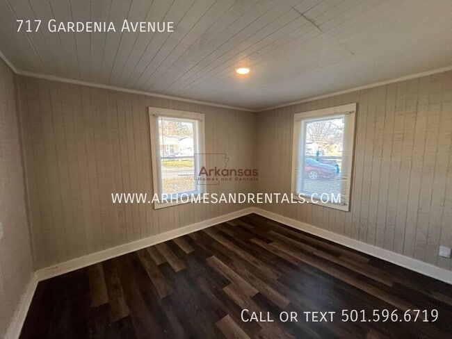 Building Photo - 717 Gardenia Ave