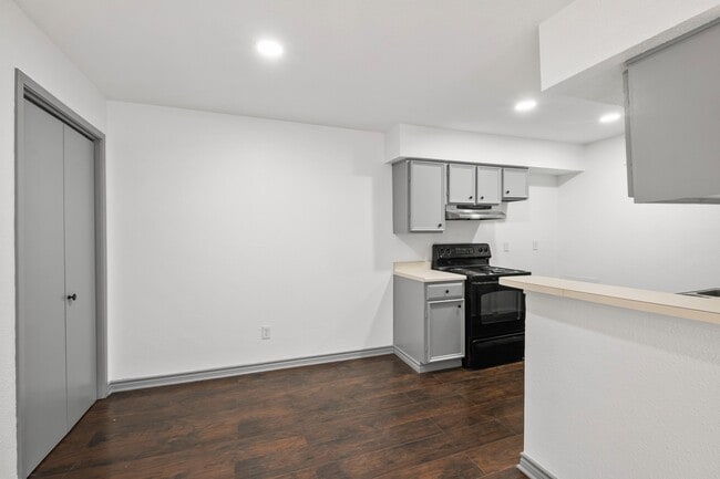 Building Photo - 12955 Woodforest Blvd