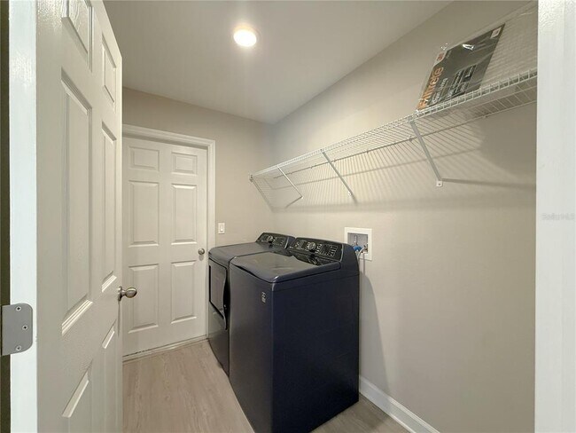 Building Photo - 3940 Penton Pl