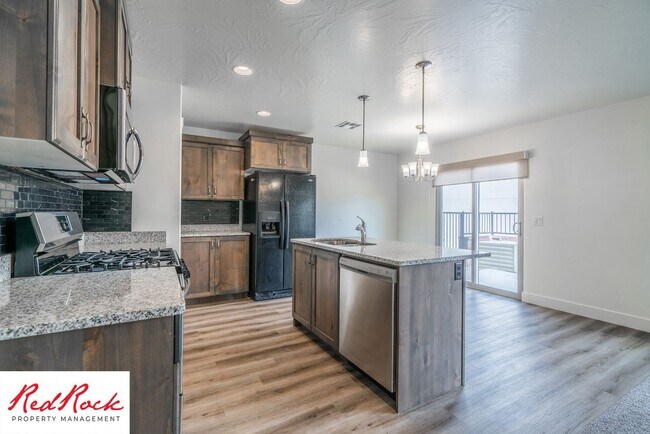 Building Photo - Adorable Stand Alone 4 Bedroom Corner Unit with Fully Fenced Backyard. Small Dogs Welcome.