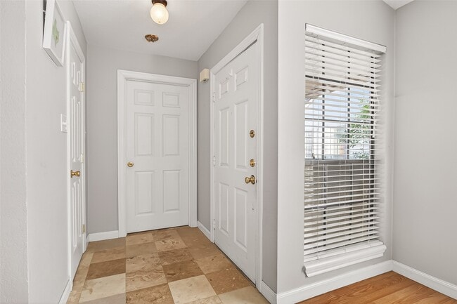 Building Photo - 2211 S Kirkwood Rd