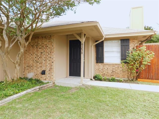 Building Photo - 9258 Burbank Dr