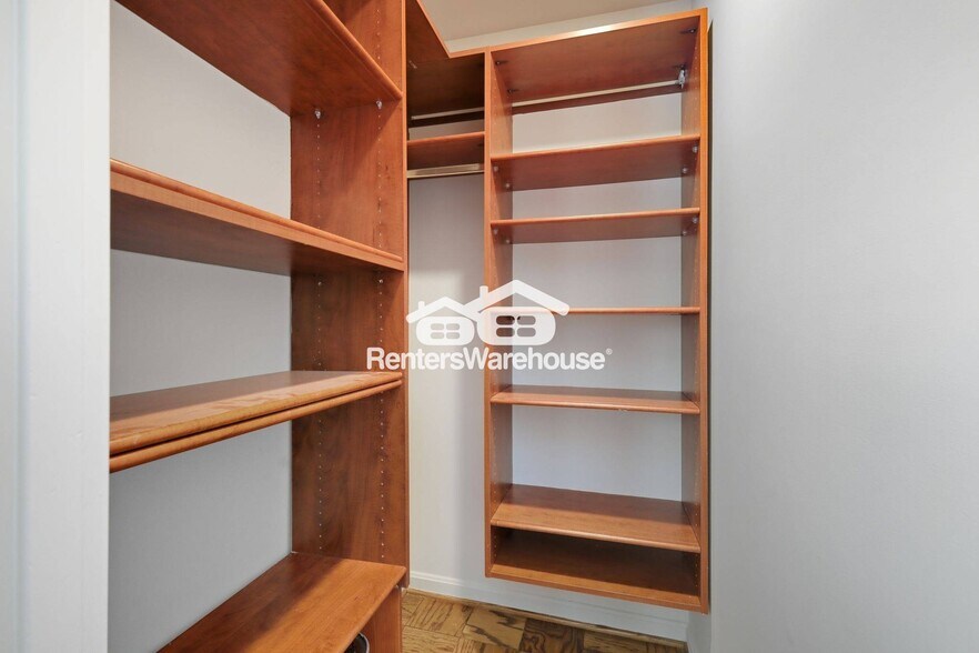 Building Photo - 986 N Royal St