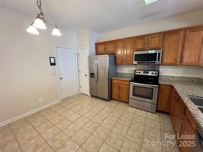 Building Photo - 10010 Blakeney Preserve Dr