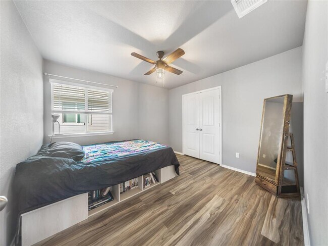 Building Photo - 137 Hematite Ln