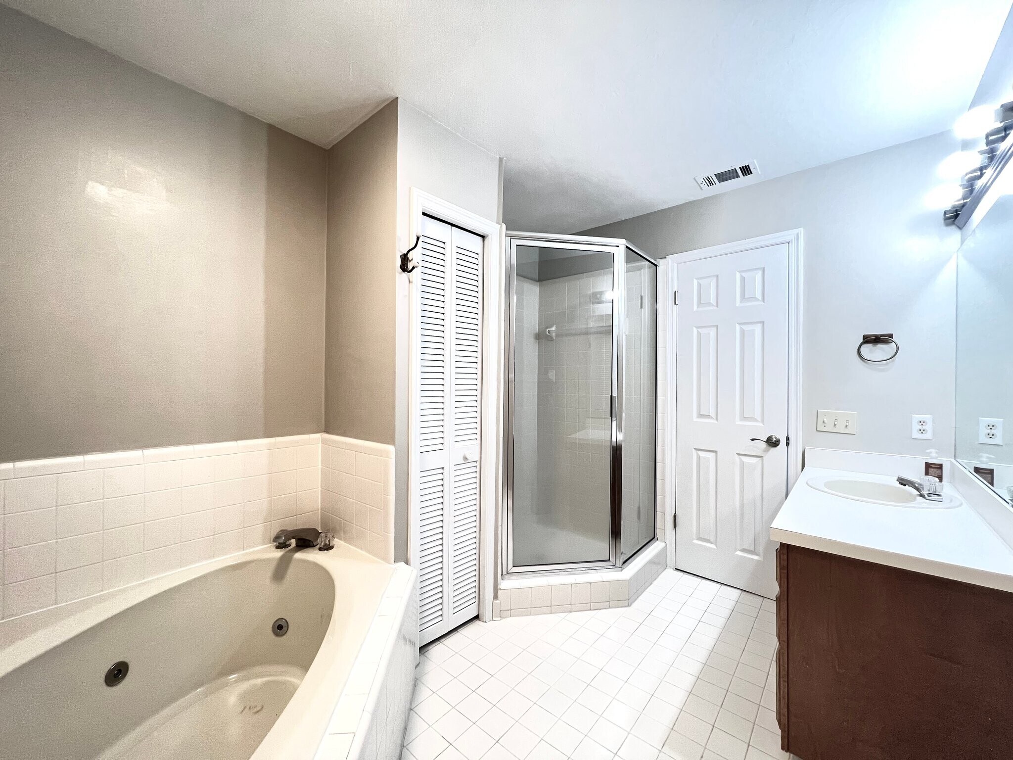 Building Photo - 3724 54th Ln