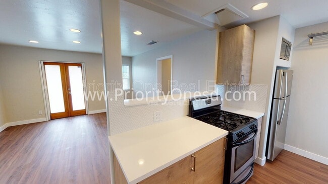 Building Photo - 4766 Bermuda Ave