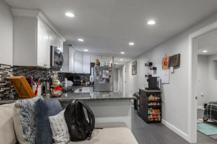 Primary Photo - 2651 W Armitage Ave