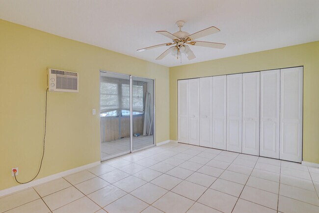 Building Photo - 177 Newport Dr