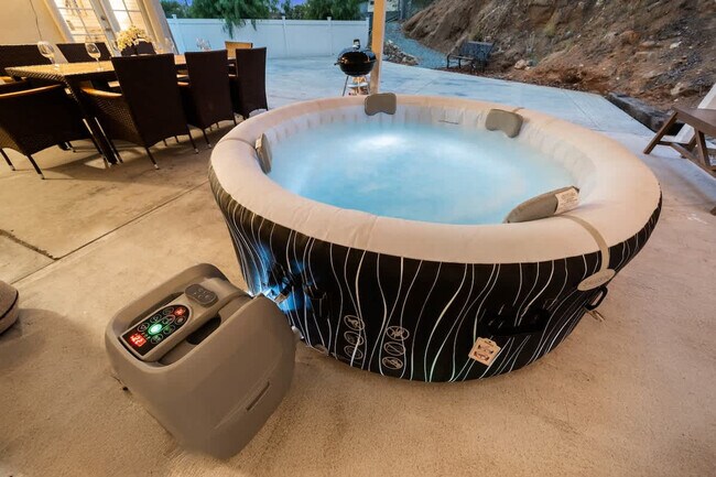 Building Photo - 10150 Sierra Madre Rd