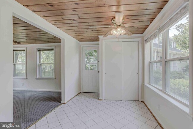 Building Photo - 9703 Stoneham Terrace