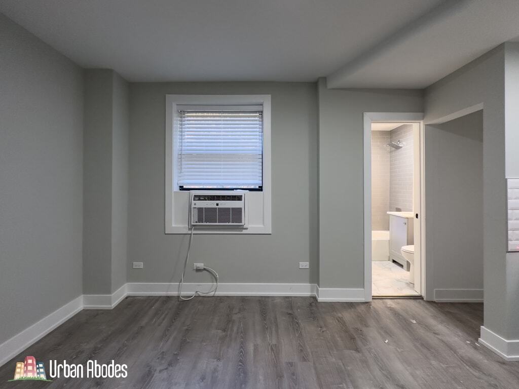 Building Photo - 501 W Belmont Ave