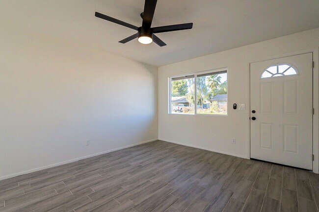 Building Photo - Lovely Chandler Home near everything!