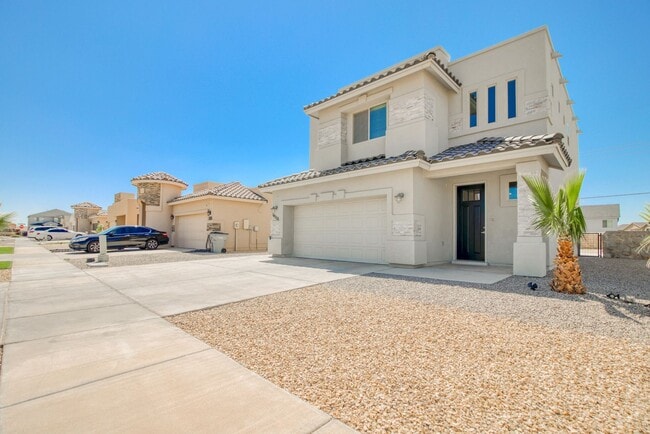 Building Photo - Beautiful 4 bed/2.5 baths in the desirable...