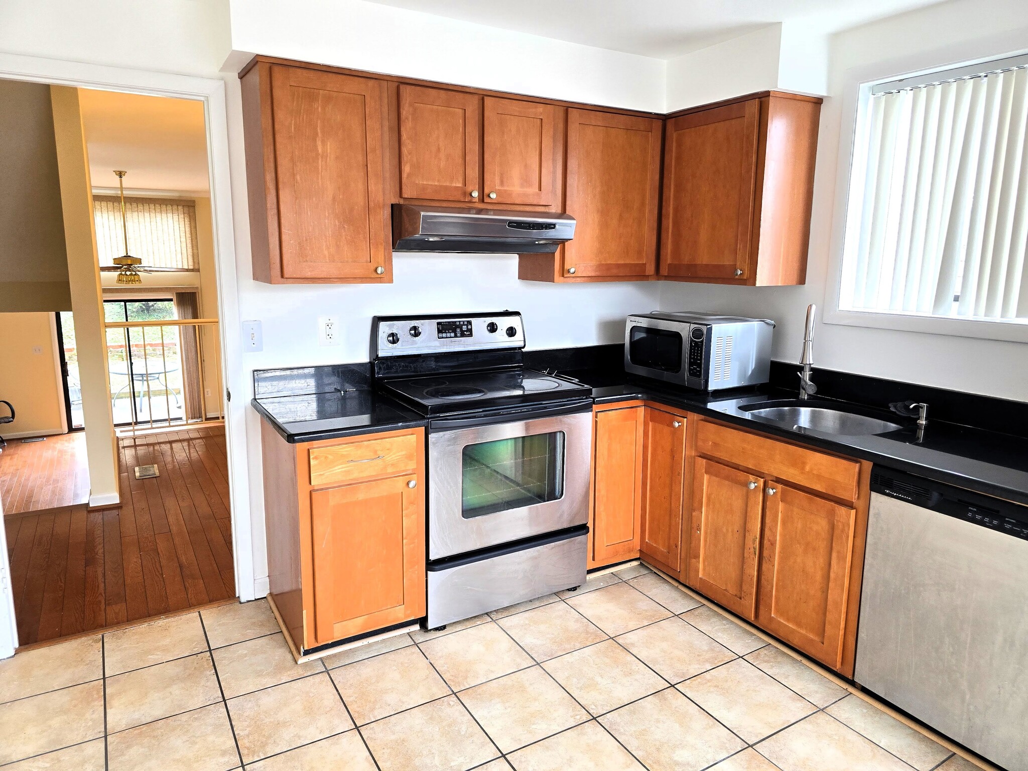 Building Photo - 2033 N Cameron St