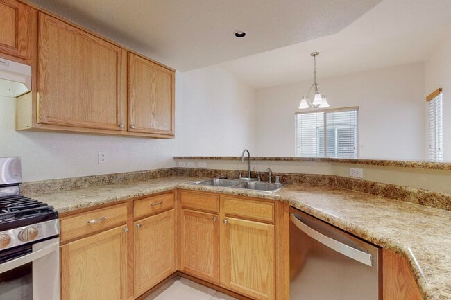 Building Photo - 6800 Vista Del Norte Dr NE