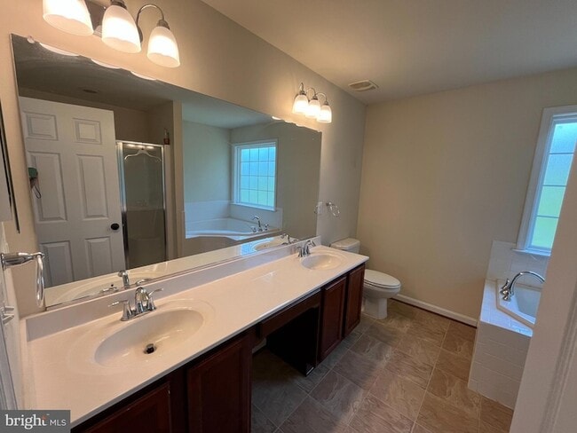 Building Photo - 47 Summerfield Ln
