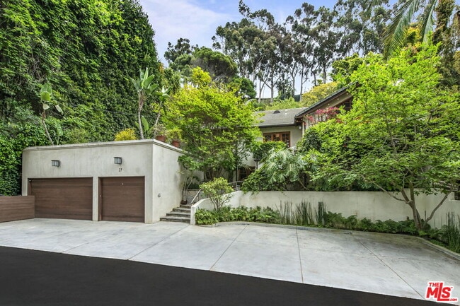 Building Photo - 27 Latimer Rd