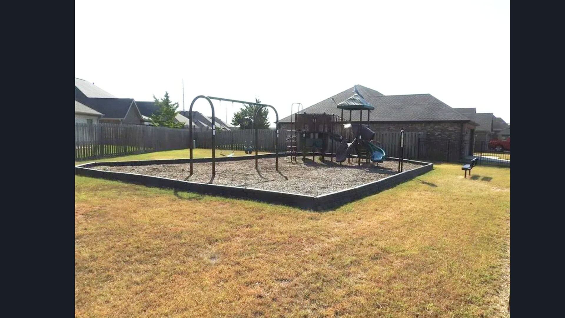 Building Photo - 402 SW Arch St