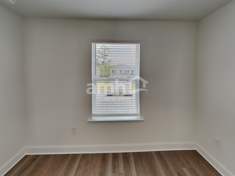 Building Photo - 945 Carnelian Ln
