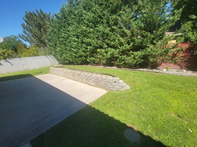 Building Photo - Stylish 3-Bedroom in Prime West Richland L...