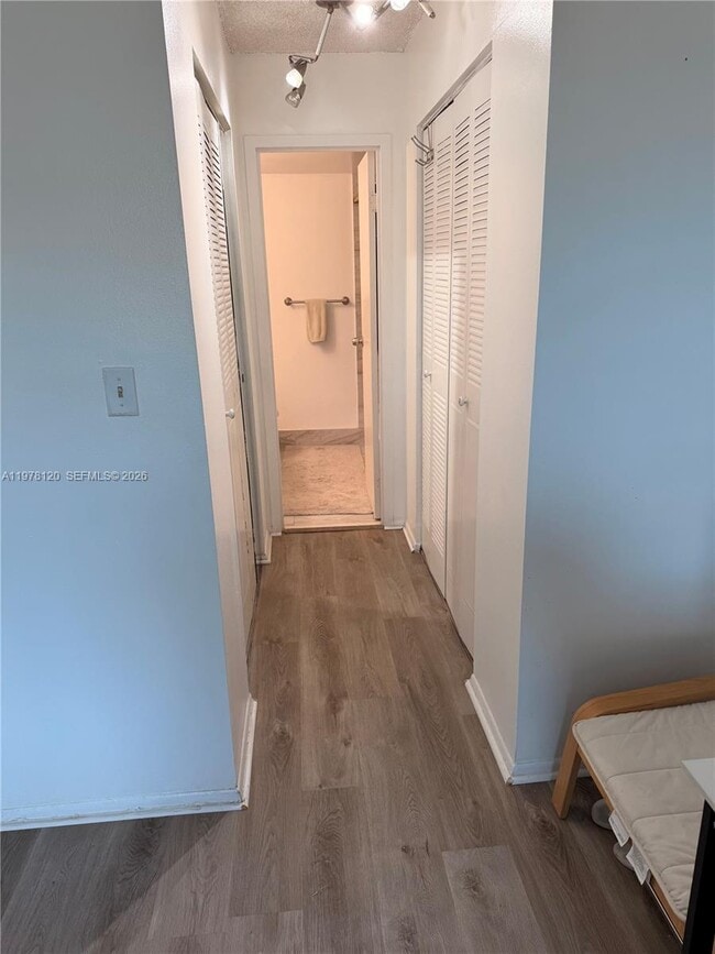 Building Photo - 16851 NE 23rd Ave