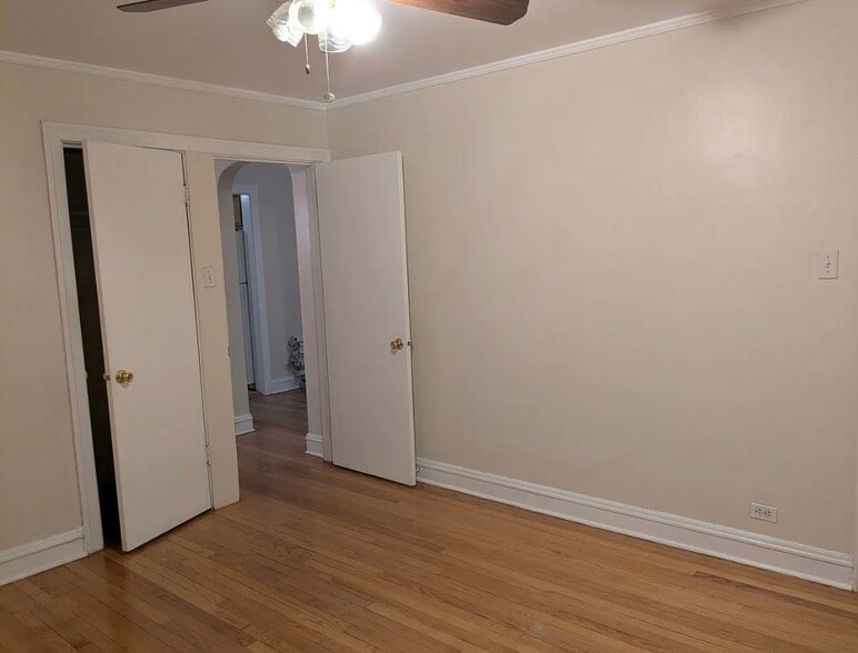 Building Photo - 10415 S Vernon Ave