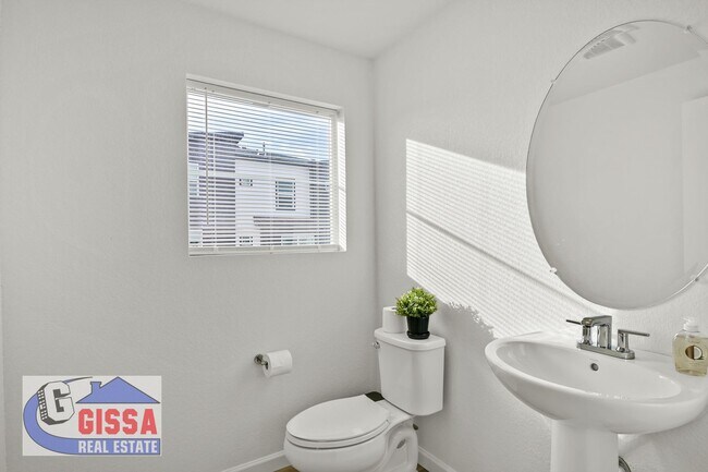 Building Photo - 1.5 year old townhome with 3 bedrooms, 2 1/2 bathrooms, 2-car garage at Victory Ridge available NOW!