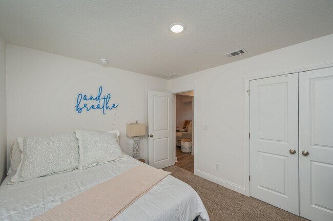 Building Photo - 691 S 11th St