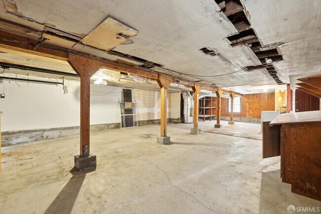 Building Photo - 1030 Sanchez St
