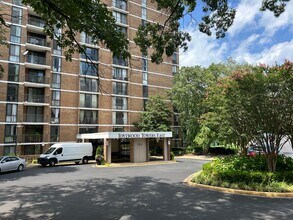 Building Photo - 2br 2bath home in Idylwood Towers ready fo...
